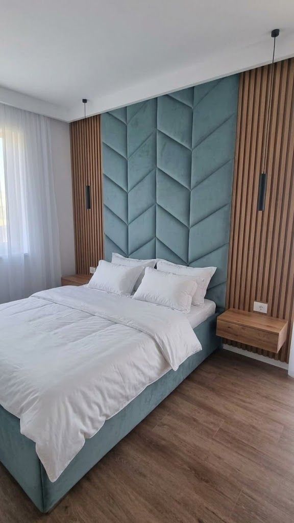 Panouri tapițate în model chevron, turcoaz